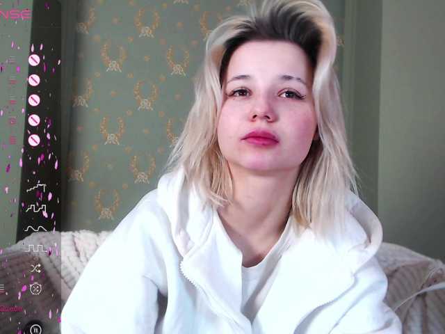 Емитувани слики од екранот nicoleblonde