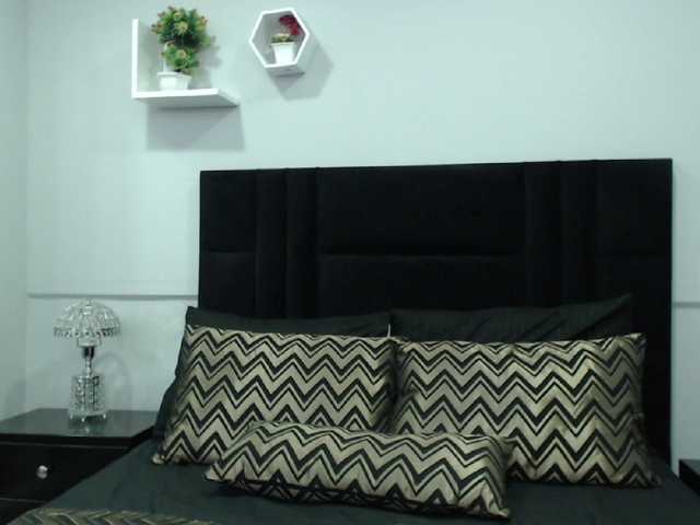 Емитувани слики од екранот ShirleyRedd