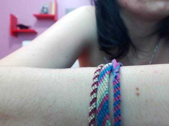 Емитувани слики од екранот Simyna