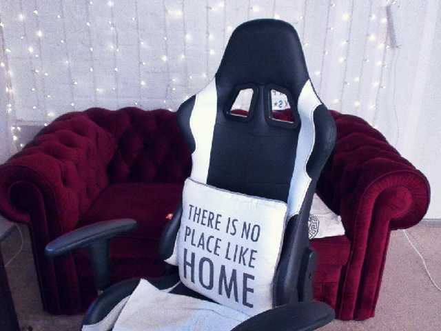 Емитувани слики од екранот AnasteishaLux