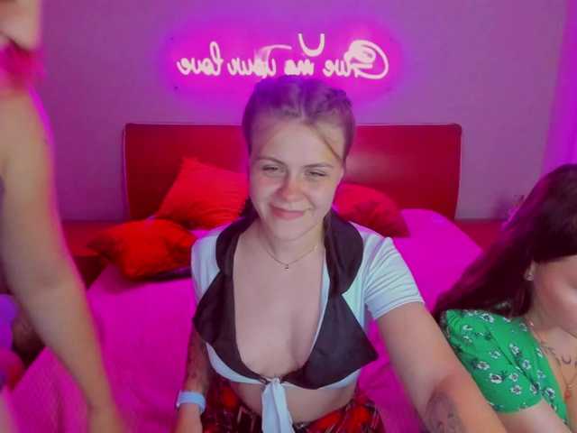 Емитувани слики од екранот SixNipples