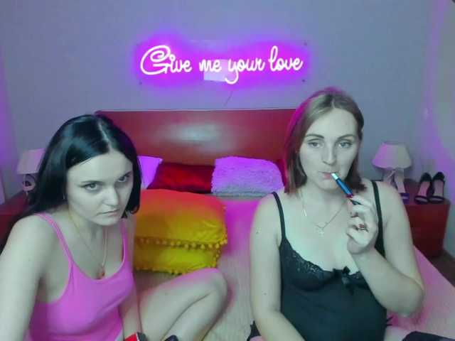 Емитувани слики од екранот SixNipples