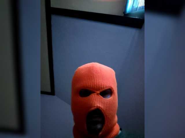 Емитувани слики од екранот Skimaskcouple891081