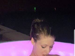 Еротски видео разговор Elektablue