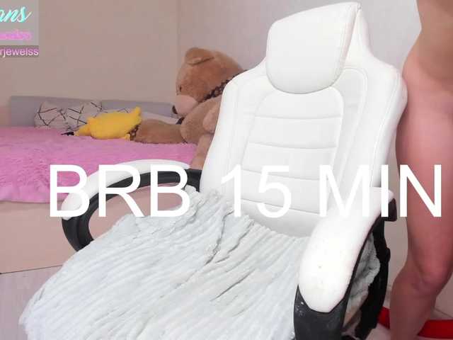 Емитувани слики од екранот SkylarJewels