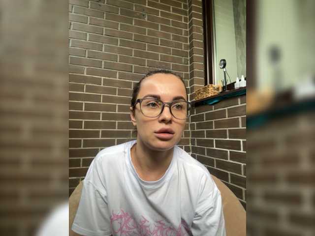 Емитувани слики од екранот SkylarJewels