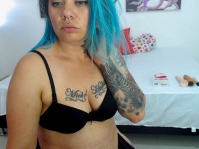 Емитувани слики од екранот skyviolet