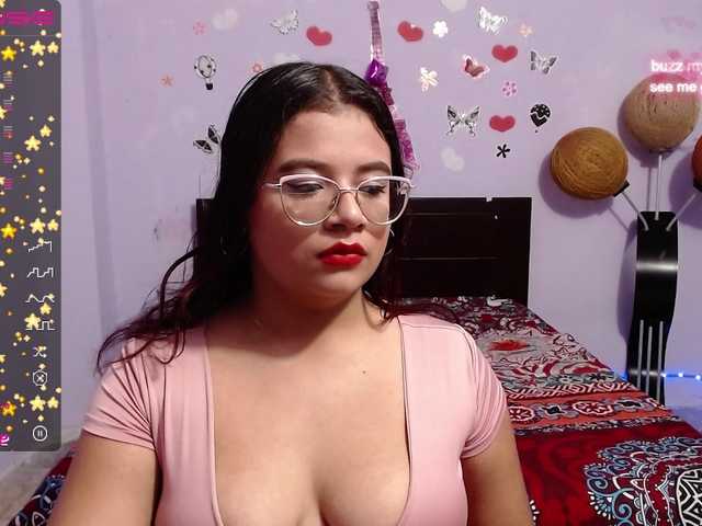 Емитувани слики од екранот Sofhycute