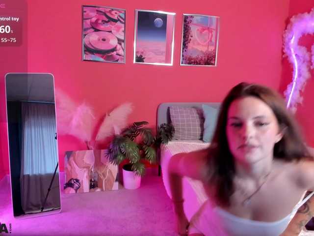 Емитувани слики од екранот SofiaFoxy