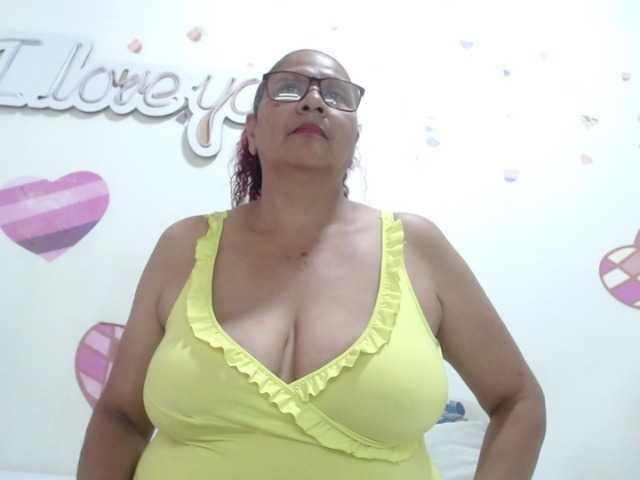 Емитувани слики од екранот SofiaSexy22