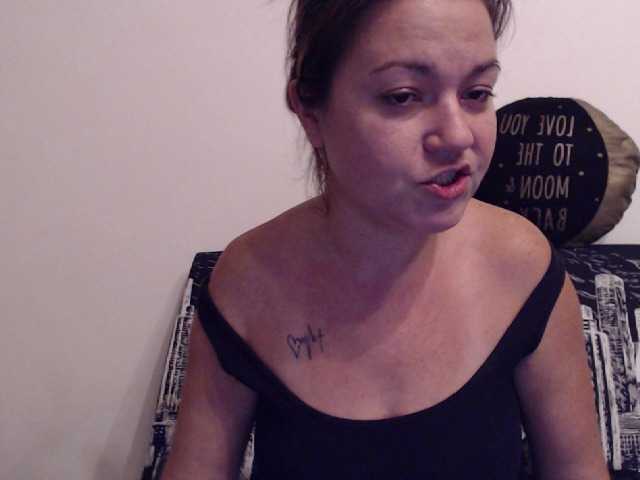Емитувани слики од екранот Softhottmilf