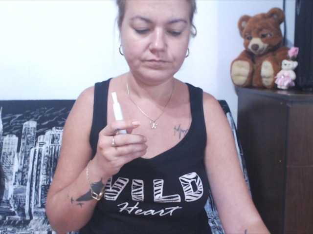 Емитувани слики од екранот Softhottmilf