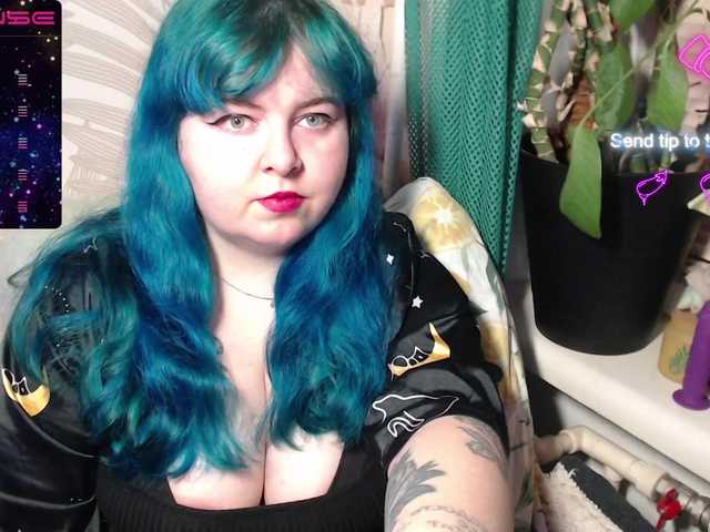 Емитувани слики од екранот SonyaHotty