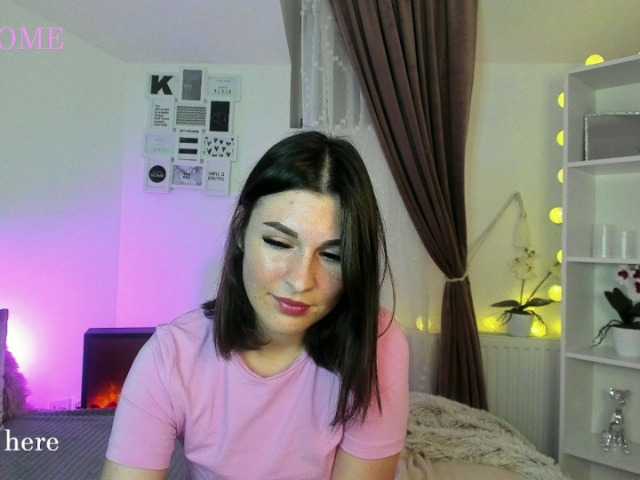 Фотографии SophiaLeone18 first day here I am Lara #18 #new #brunette #bisexual #dildo join me and let's f.ck