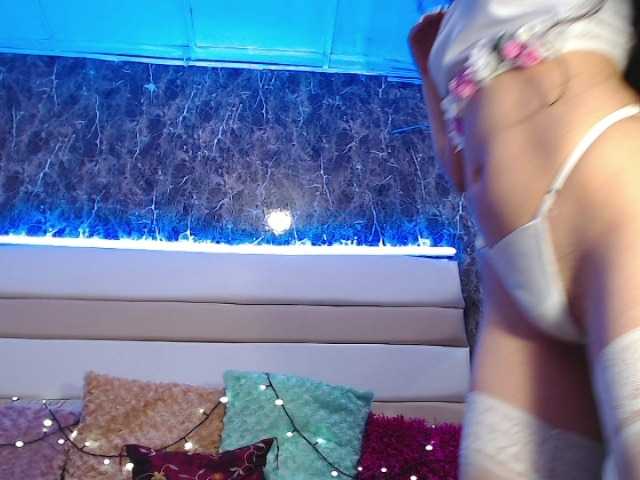 Фотографии SophiexTayllo #anal#teen#18#squirt#new#latina#hairy