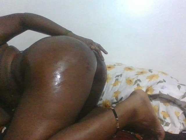 Емитувани слики од екранот Squirty-Pussy