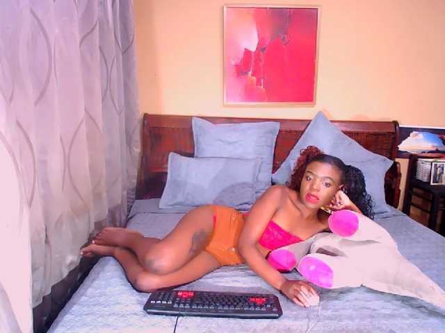 Емитувани слики од екранот SquitingQueen