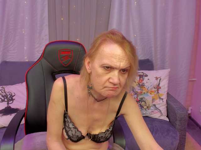 Емитувани слики од екранот SqurtyLally69