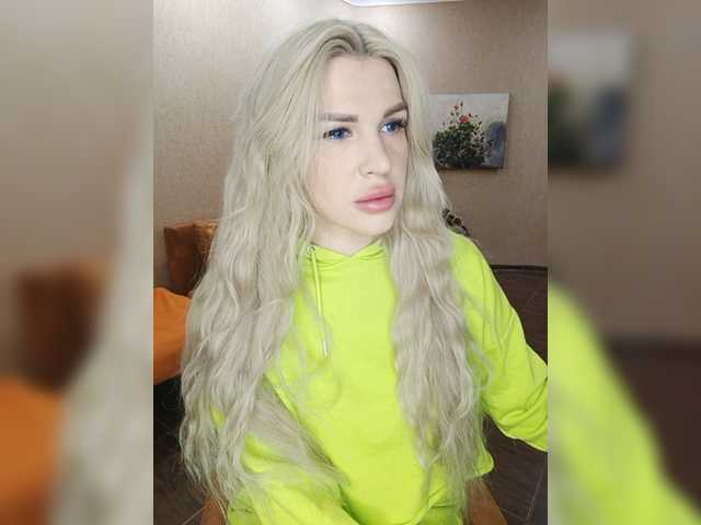 Емитувани слики од екранот CyberWhore111