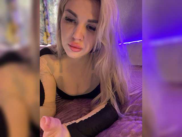 Емитувани слики од екранот CyberWhore111