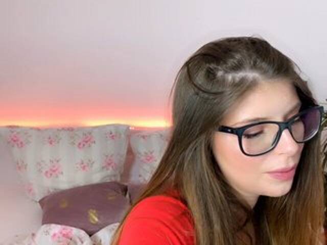 Емитувани слики од екранот SugarCaat