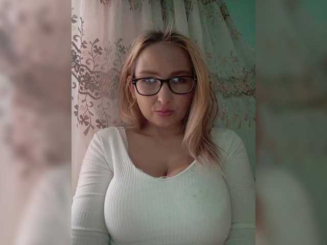 Емитувани слики од екранот Sulie-Evelynne