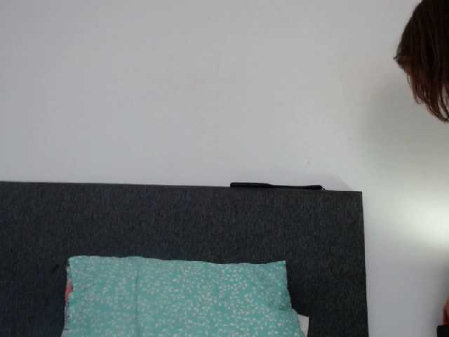 Емитувани слики од екранот SweetHolly88