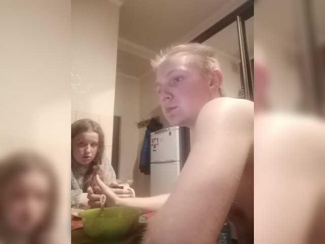 Емитувани слики од екранот sweetkitty18