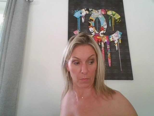 Емитувани слики од екранот sweetladyhot820