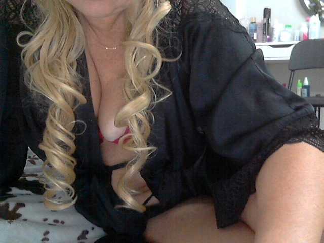 Емитувани слики од екранот sweetmodel123