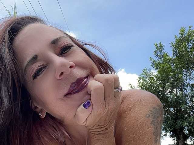 Фотографија на профилот April_XO
