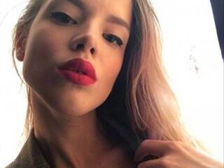 Еротски видео разговор Sweetsevil666