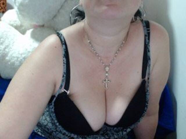 Емитувани слики од екранот SwetValentina