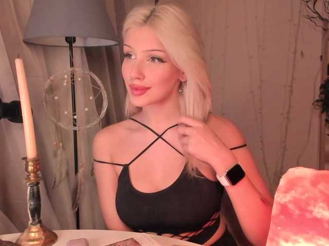 Фотографии Tara-Tittles Hello ladies and gentlemen, u r welcome to my room. im Tara TITLESS, usual 19yo model living in TEXAS♥ Love to see u all here