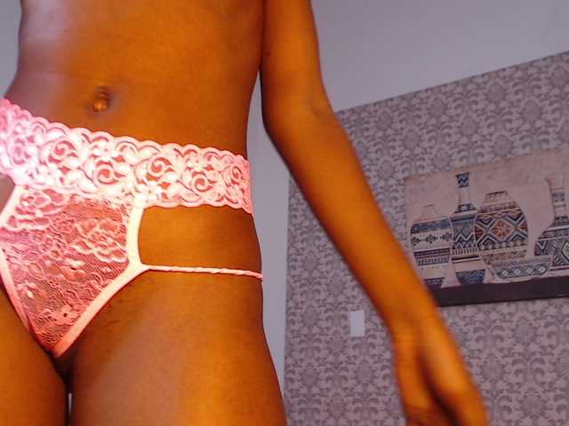 Емитувани слики од екранот TashaJohnson