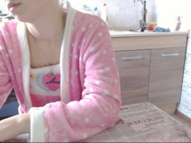 Емитувани слики од екранот PlayGirlKiss