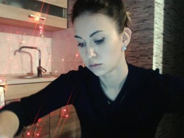 Емитувани слики од екранот PlayGirlKiss