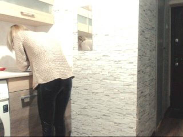 Емитувани слики од екранот PlayGirlKiss