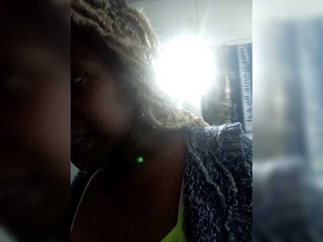 Емитувани слики од екранот TheeBilquiss