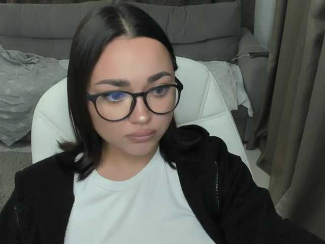Емитувани слики од екранот Tiffffanyy