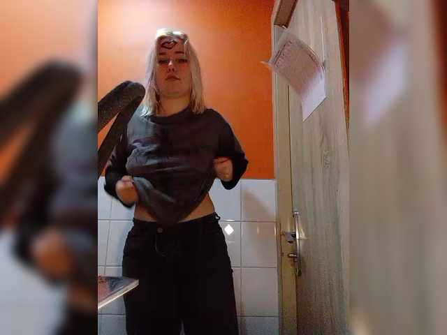 Емитувани слики од екранот Tinablackkk