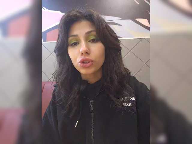 Емитувани слики од екранот Tinablackkk