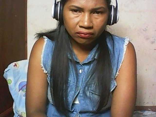 Емитувани слики од екранот TinahForyh