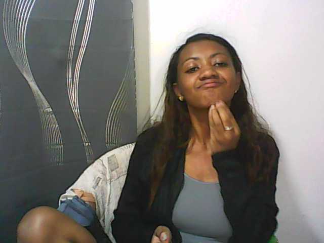 Емитувани слики од екранот tinychloe