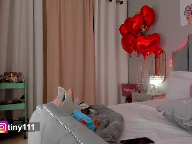 Емитувани слики од екранот Tinny111