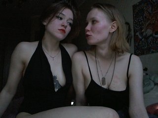 Емитувани слики од екранот TreshGirls