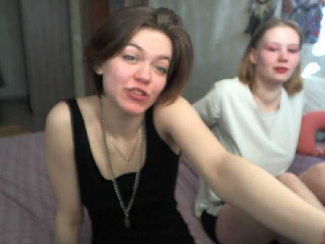 Емитувани слики од екранот TreshGirls