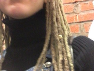 Емитувани слики од екранот TreshGirls