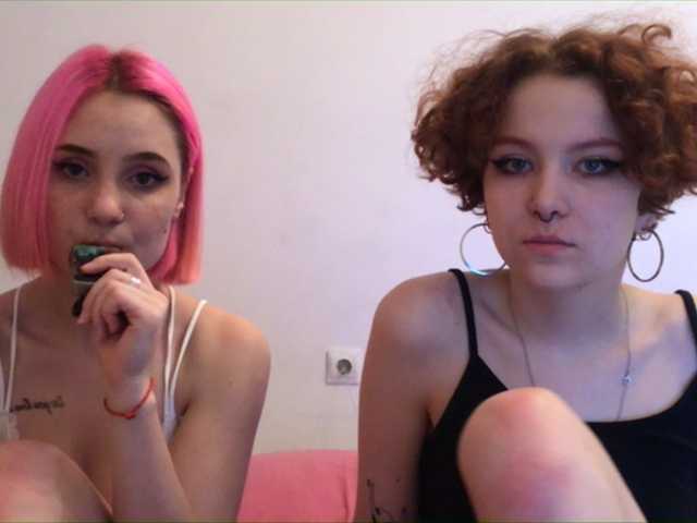 Емитувани слики од екранот TreshGirls
