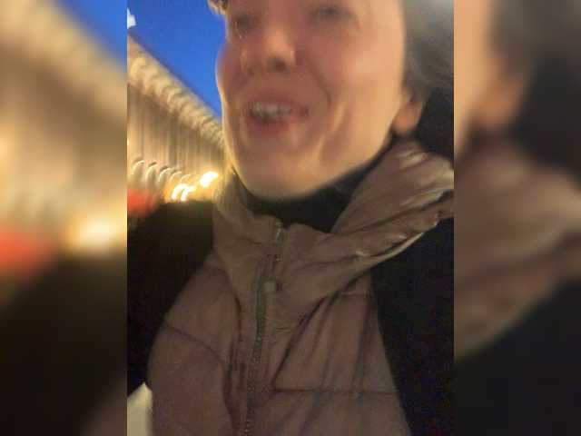 Емитувани слики од екранот TreshGirls